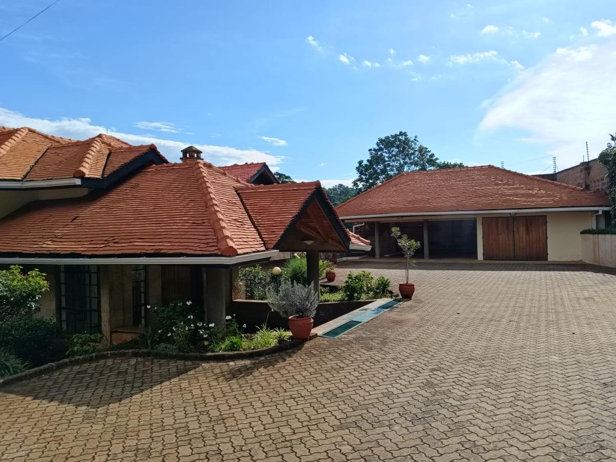 5 Bed House with En Suite at Nyari - 4