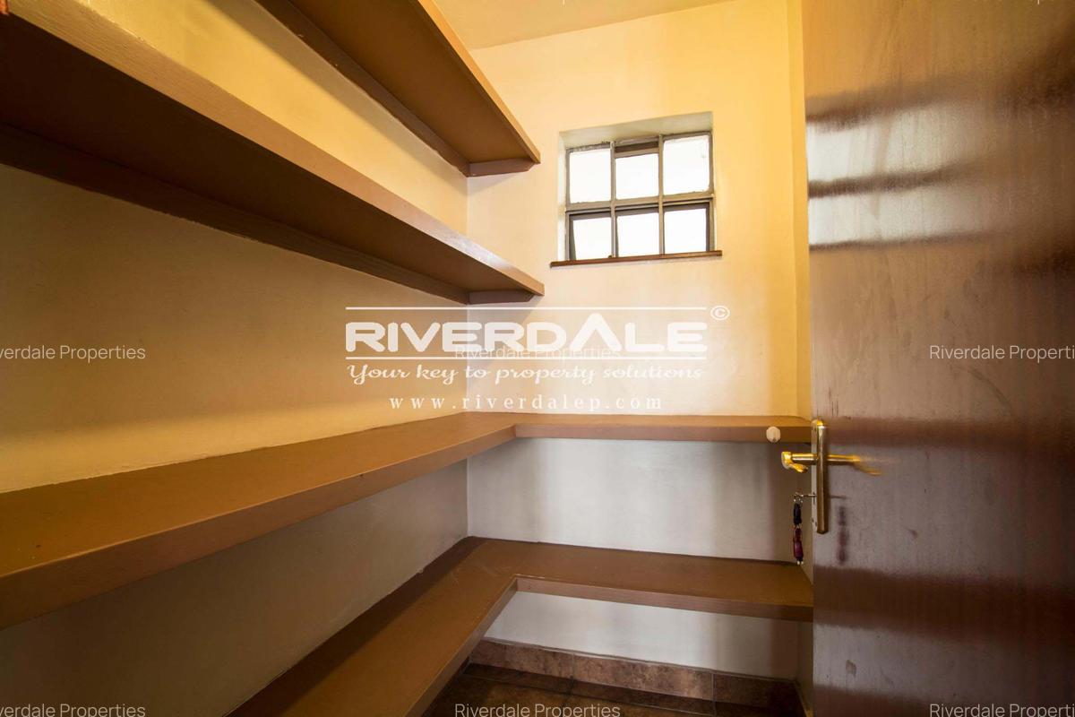 2 Bed Apartment with En Suite in Westlands Area - 3