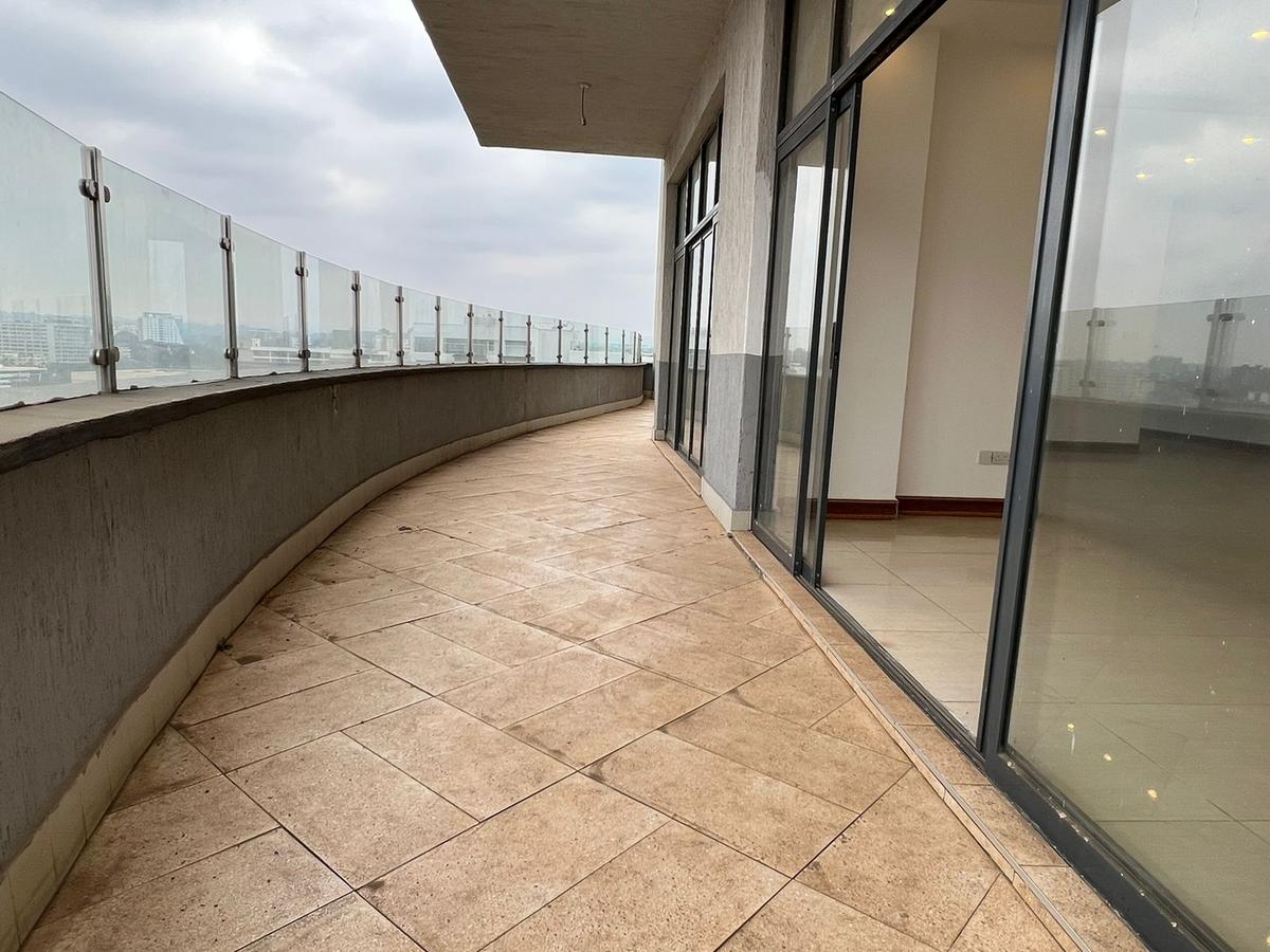 4 Bed Apartment with En Suite in General Mathenge - 9