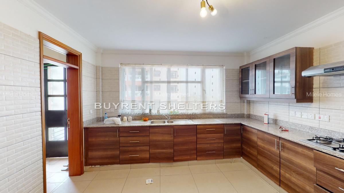 3 Bed Apartment with En Suite at Parklands - 16