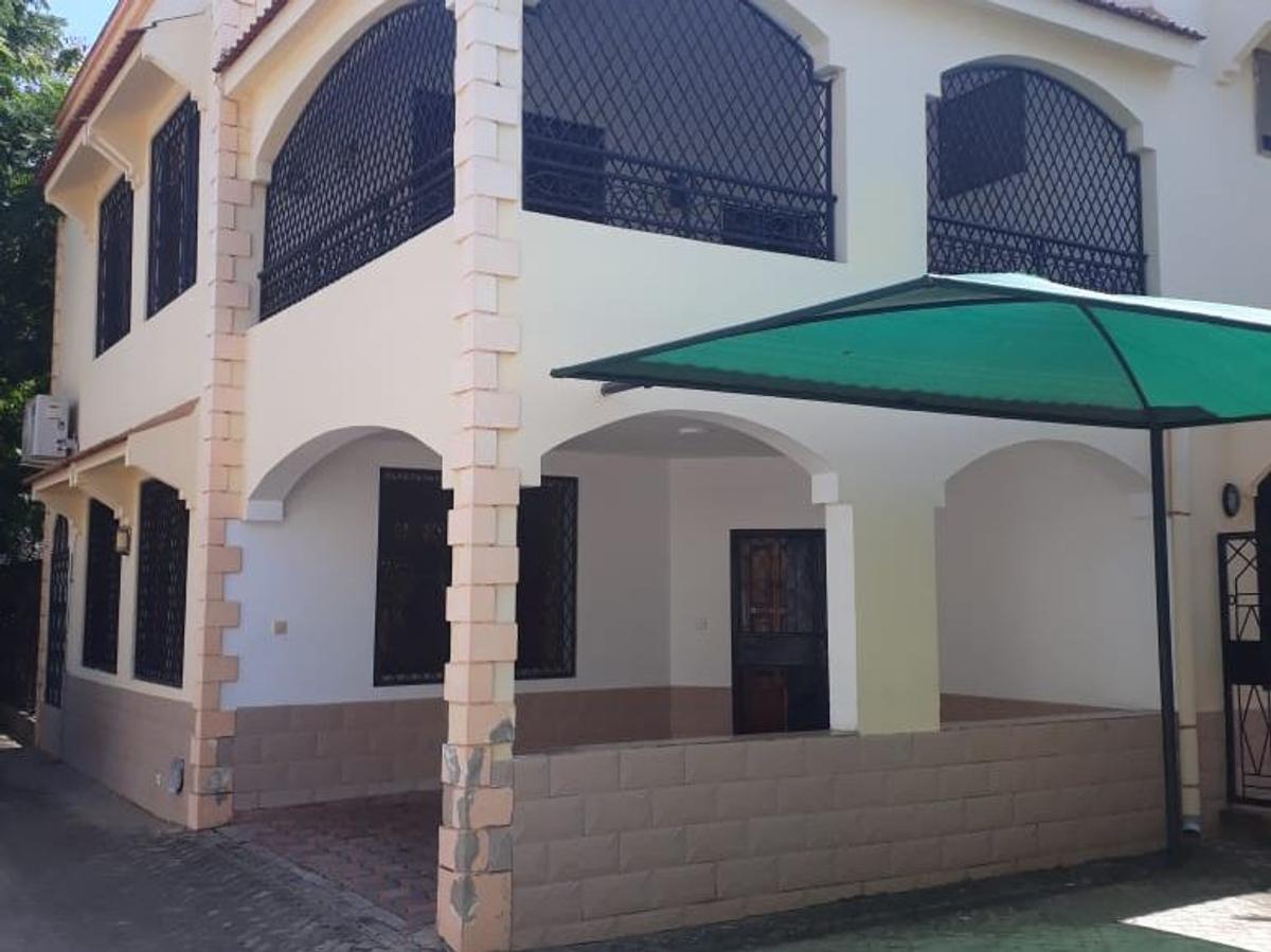 4 Bed Townhouse in Nyali Area - 1