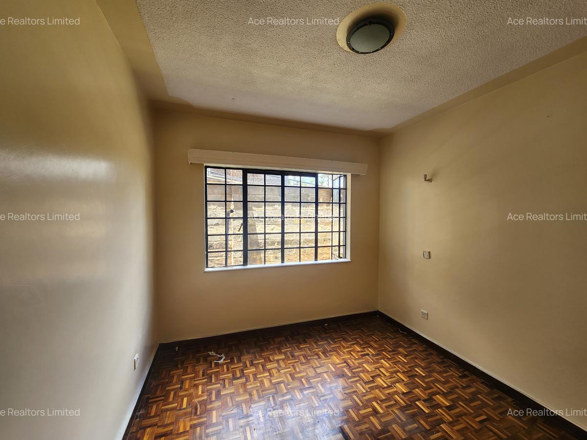 4 Bed House with En Suite at Mushroom Road - 15