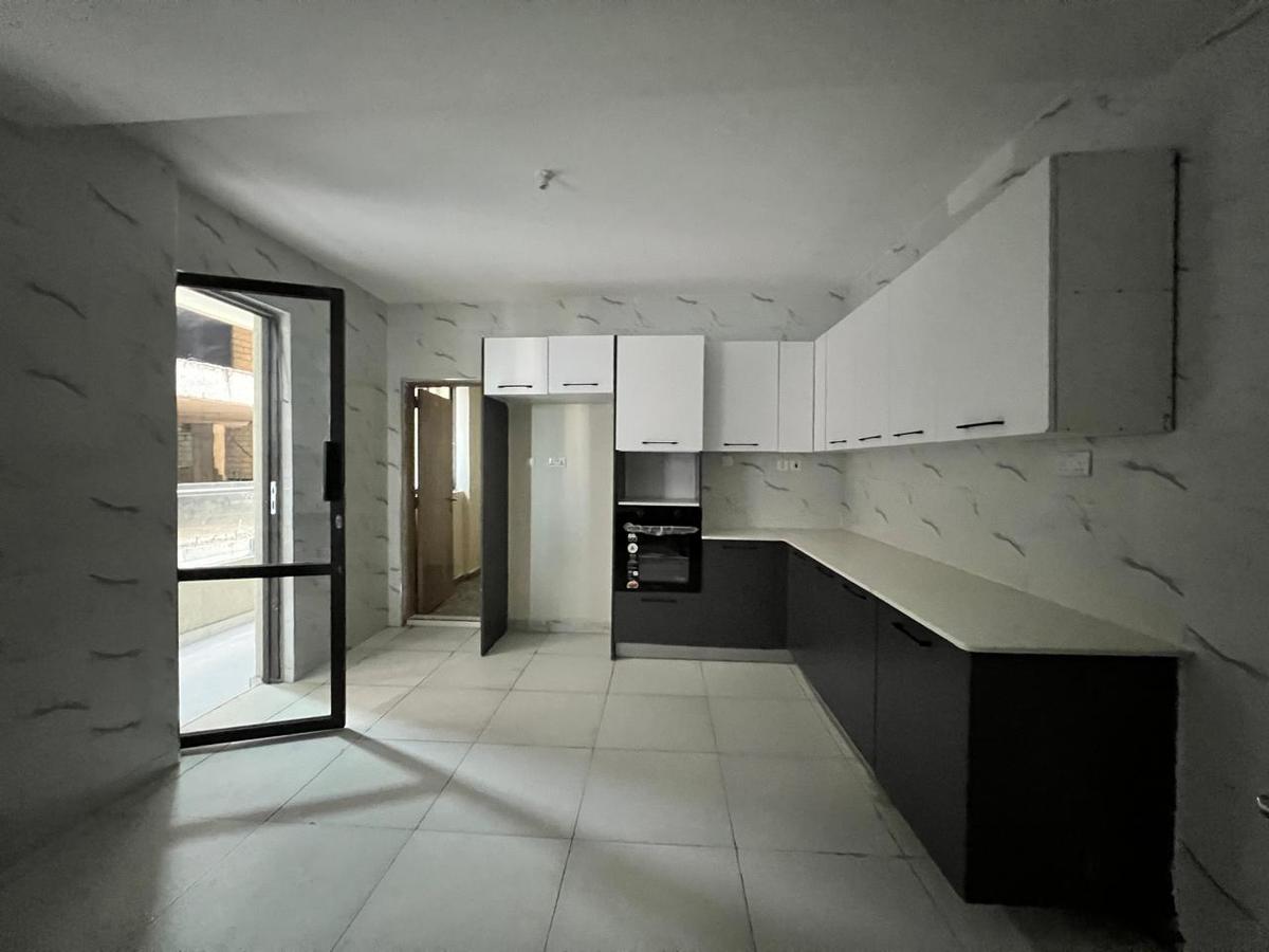 5 Bed Apartment with En Suite in Parklands - 9