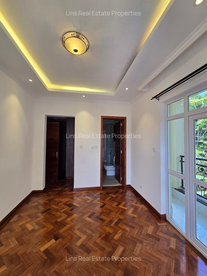 5 Bed Townhouse with En Suite in Lavington - 4