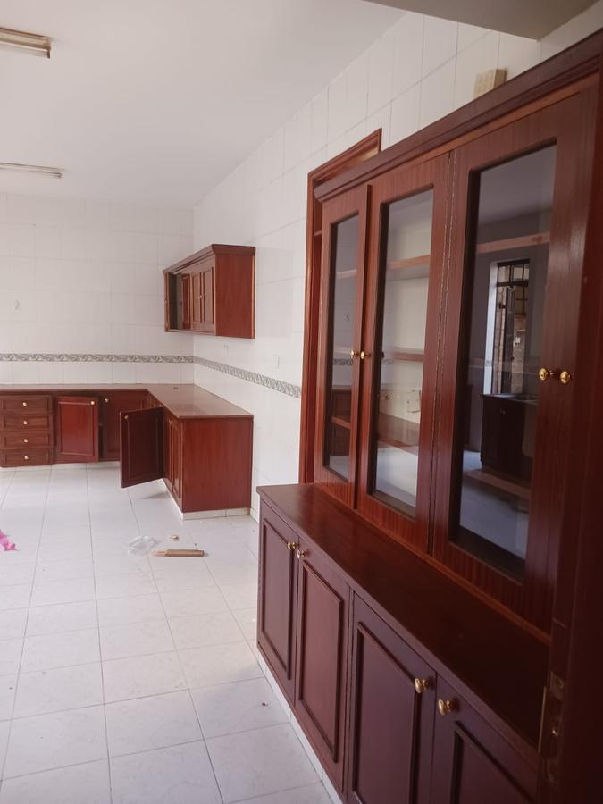 4 Bed Townhouse with En Suite at Hatheru Road - 3