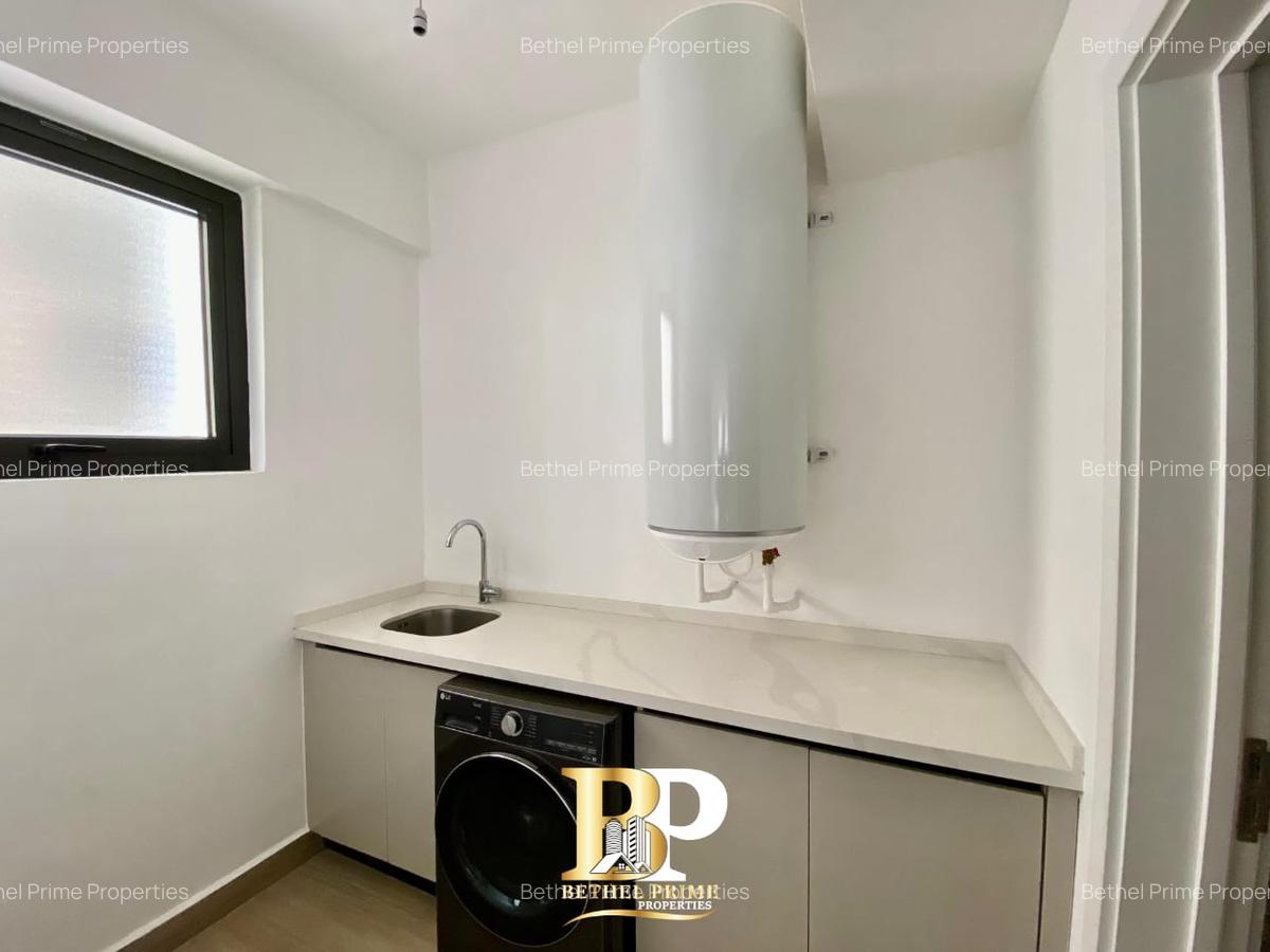 3 Bed Apartment with En Suite in Riverside - 8