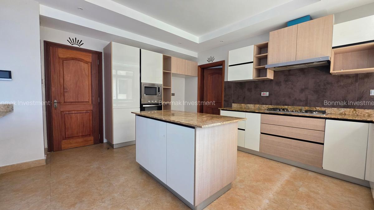 4 Bed Apartment with En Suite at Riverside Drive - 1
