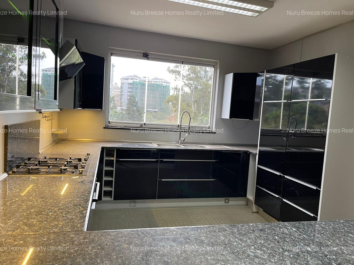 3 Bed Apartment with En Suite in Riverside - 3