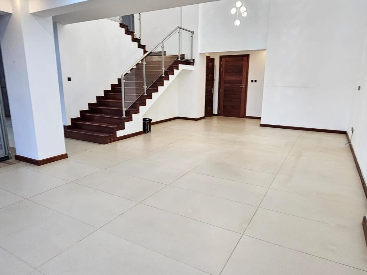 5 Bed Apartment with En Suite in General Mathenge - 1