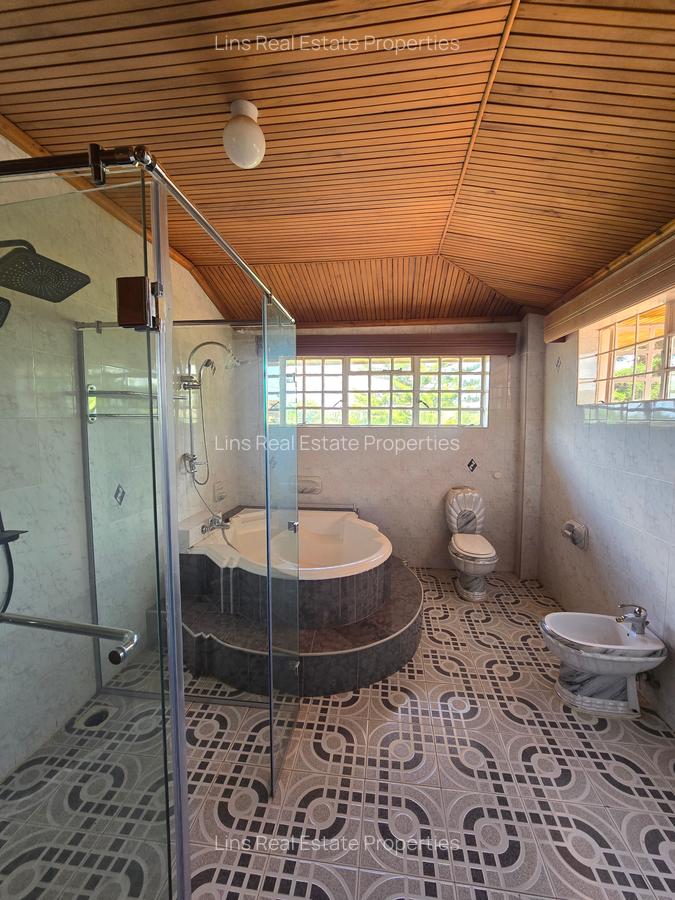 5 Bed House with En Suite in Runda - 7
