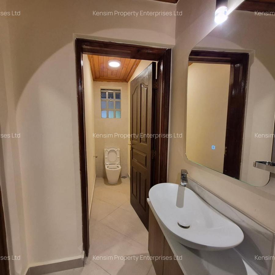 5 Bed House with En Suite in Runda - 15