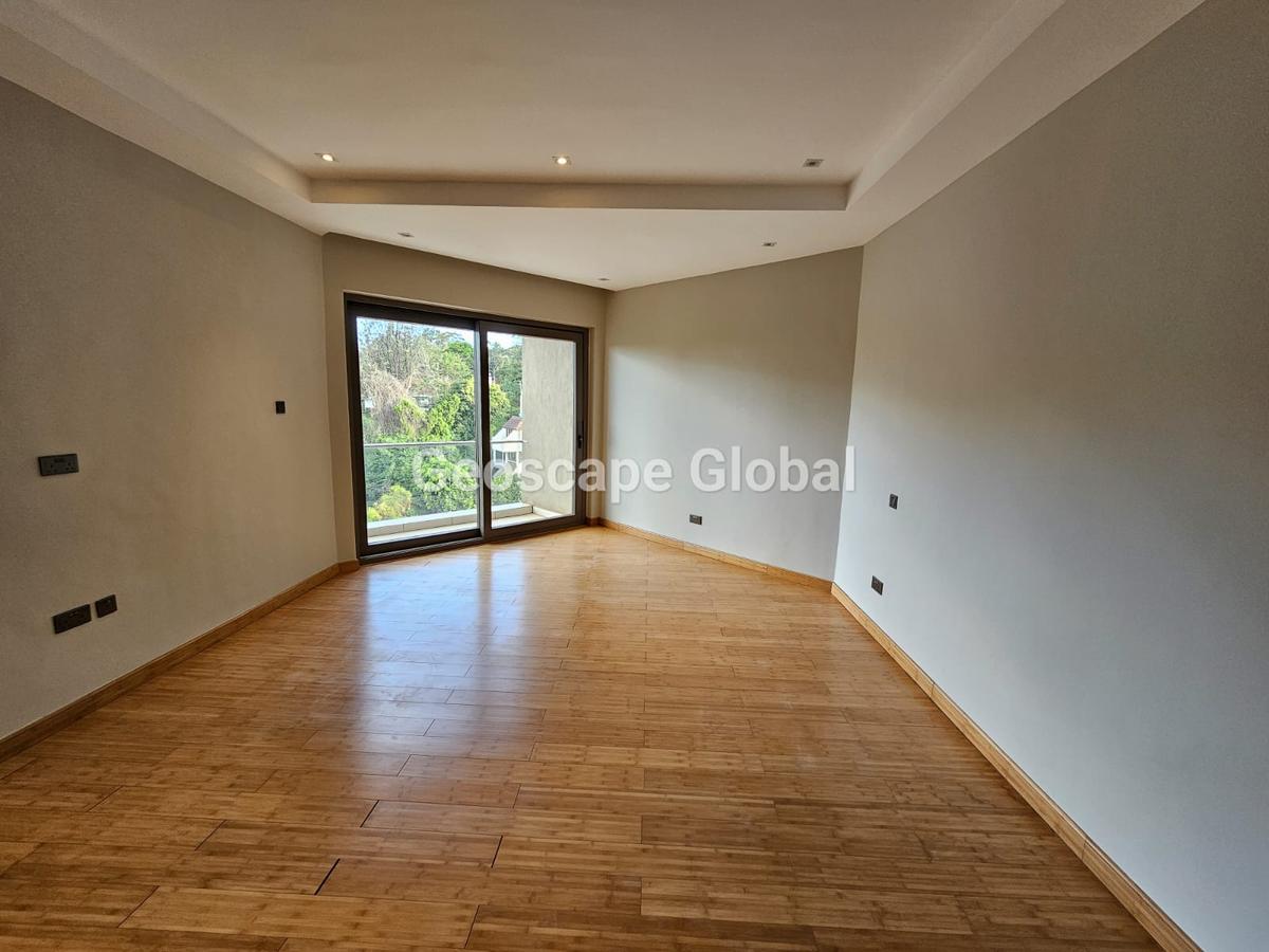 3 Bed Apartment with En Suite in Riverside - 16