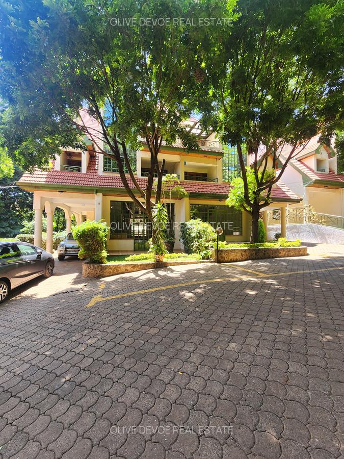4 Bed Townhouse with En Suite in Lavington - 20