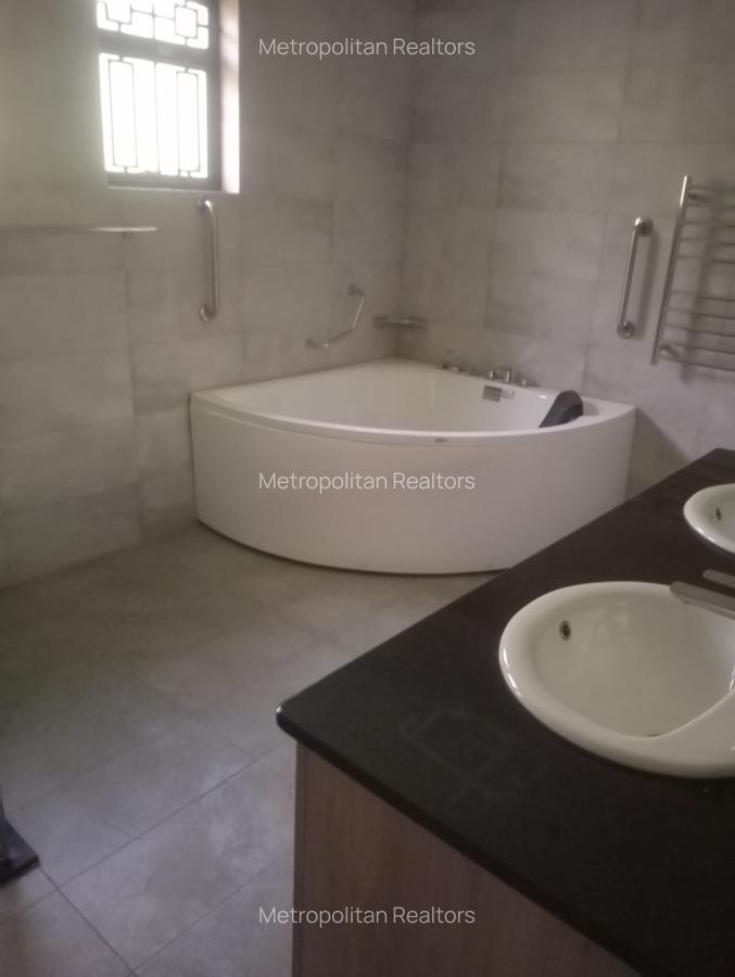4 Bed Villa with En Suite at Ndege Road - 9
