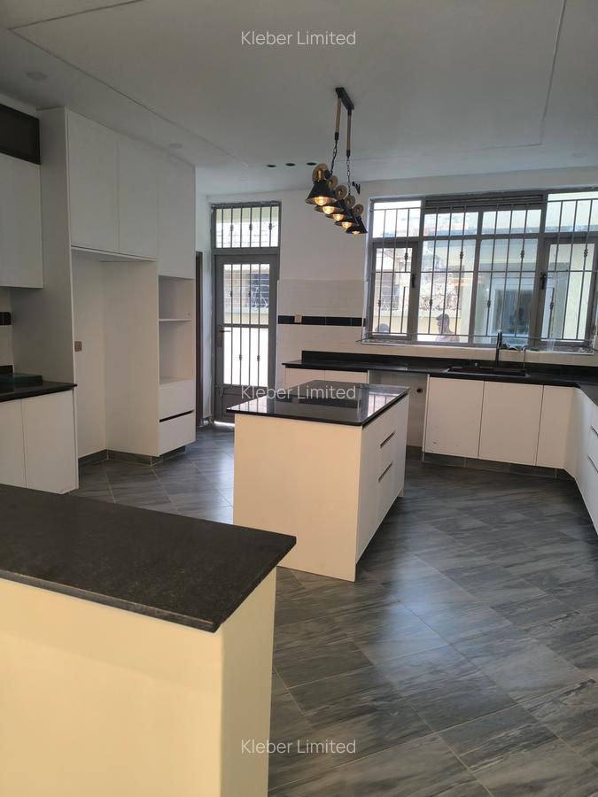 5 Bed House with En Suite in Syokimau - 4