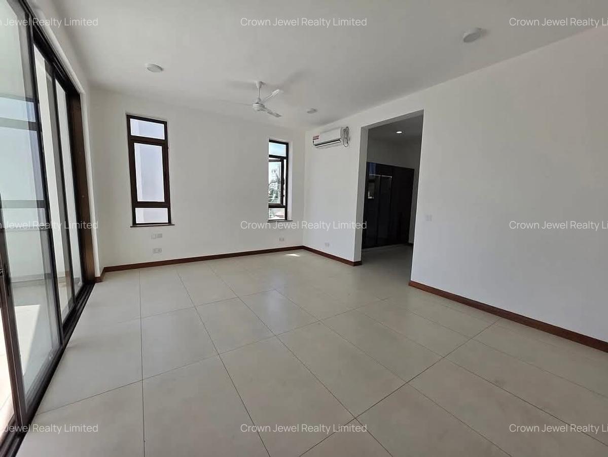 5 Bed Villa with En Suite in Nyali Area - 10