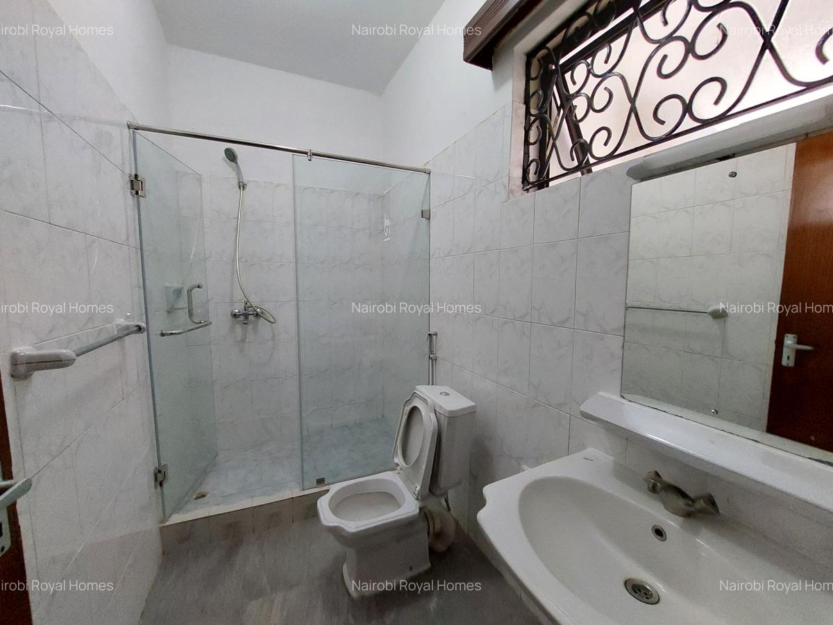 6 Bed Townhouse with En Suite at Kilimani Road - 15