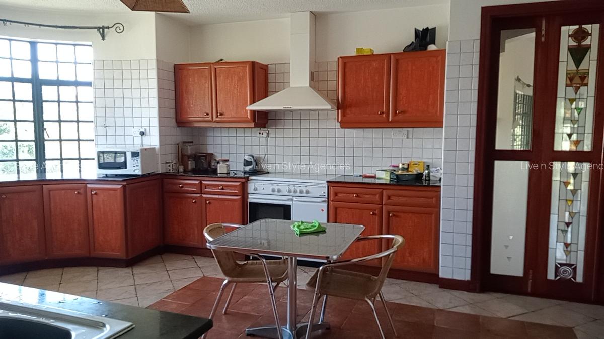 4 Bed House with En Suite in Runda - 10