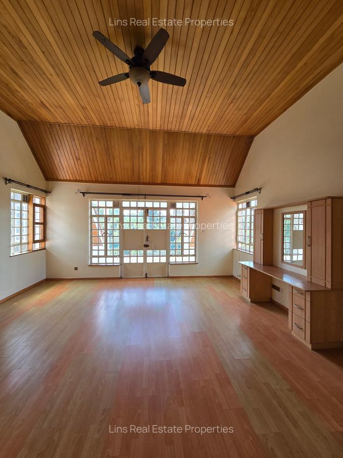 5 Bed House with En Suite in Runda - 20