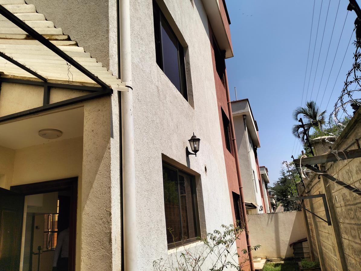 5 Bed Townhouse with En Suite in Lavington - 10