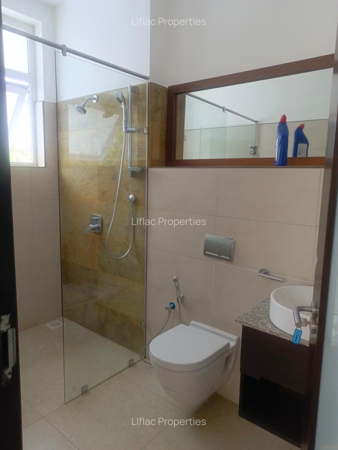 5 Bed House with En Suite in Runda - 10