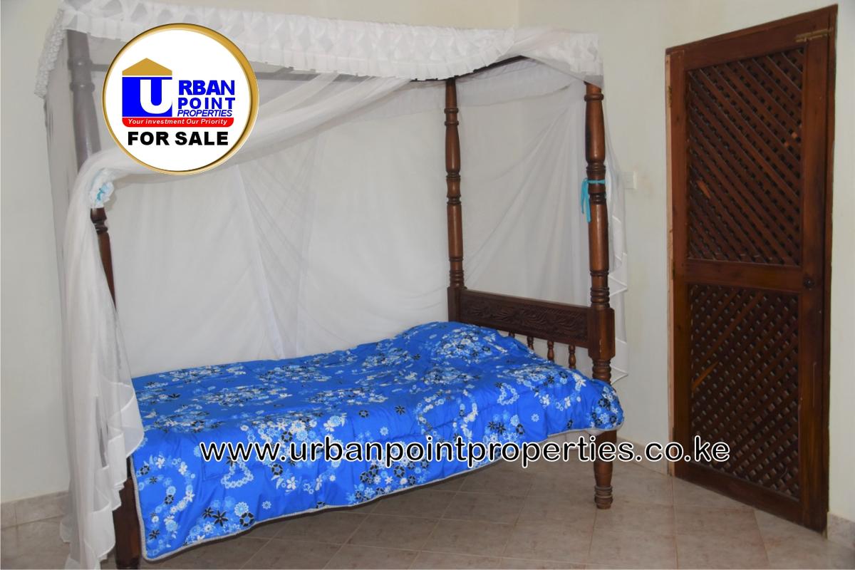 6 Bed House with En Suite in Watamu - 6