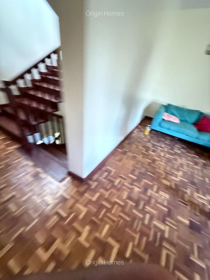 5 Bed Townhouse with En Suite at Lavington - 10