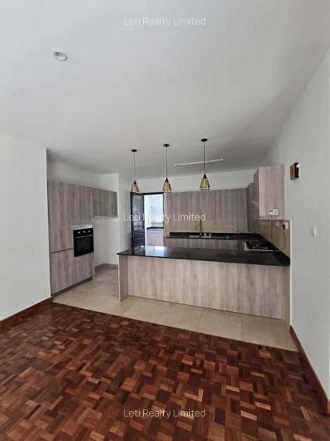 5 Bed Townhouse with En Suite in Lavington - 10