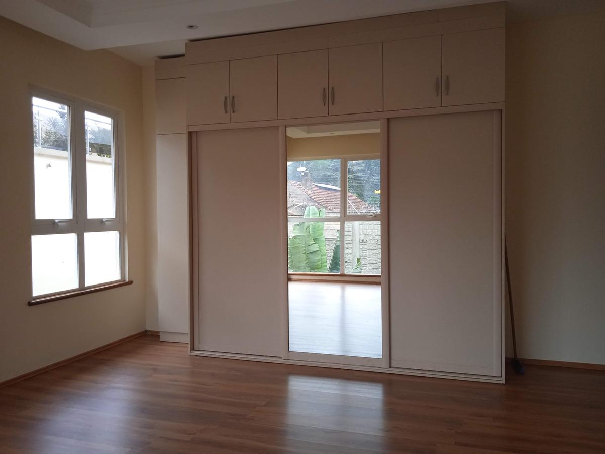 4 Bed House with En Suite in Runda - 12
