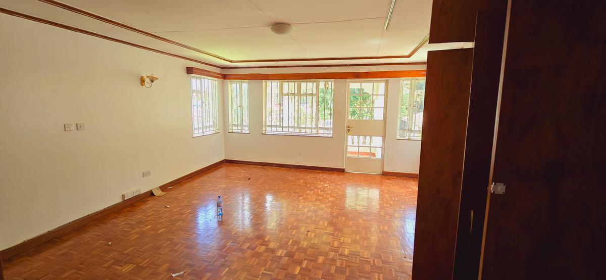 5 Bed Villa with En Suite at Off Mugumo Road - 16