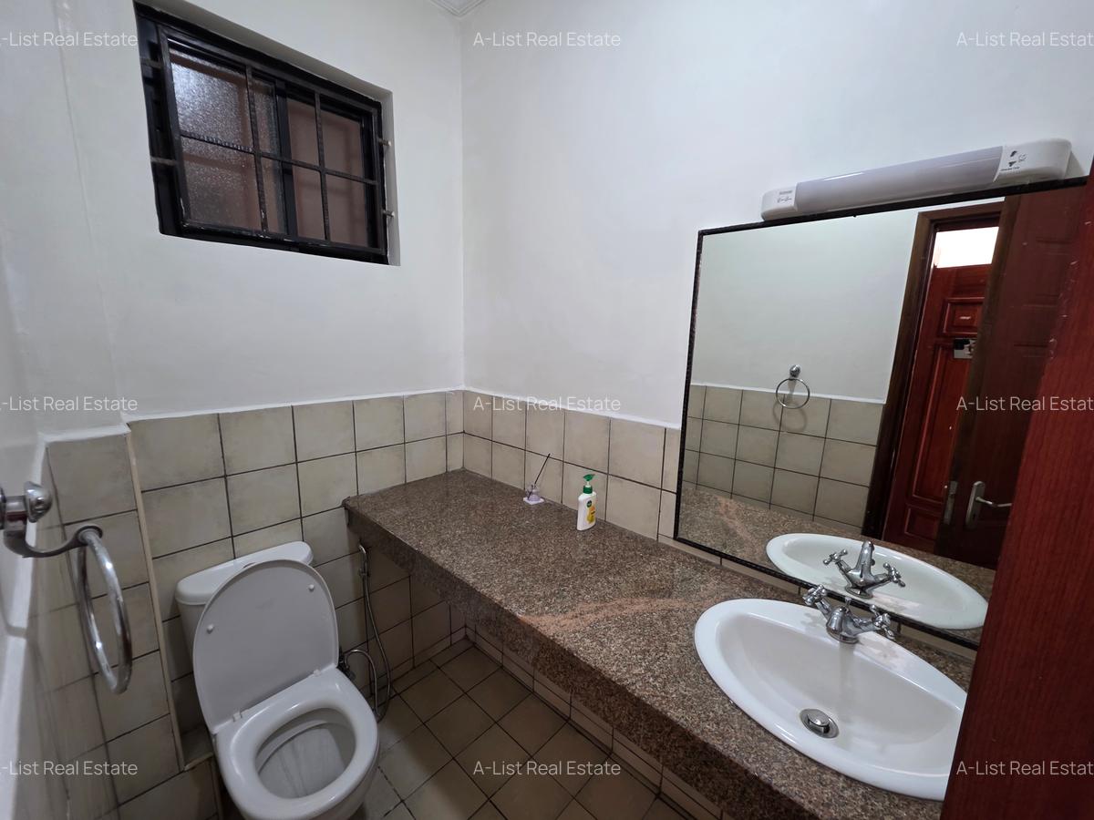 3 Bed Apartment with En Suite at Rhapta Road - 12