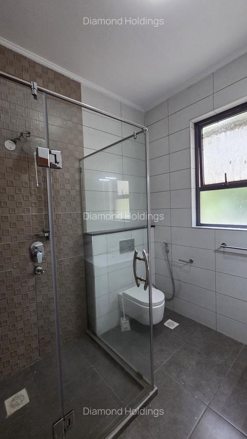 3 Bed Apartment with En Suite at Parklands - 4