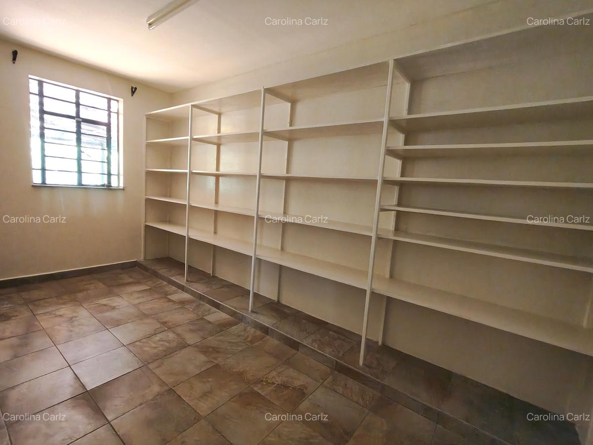 5 Bed House with En Suite in Lake View - 8