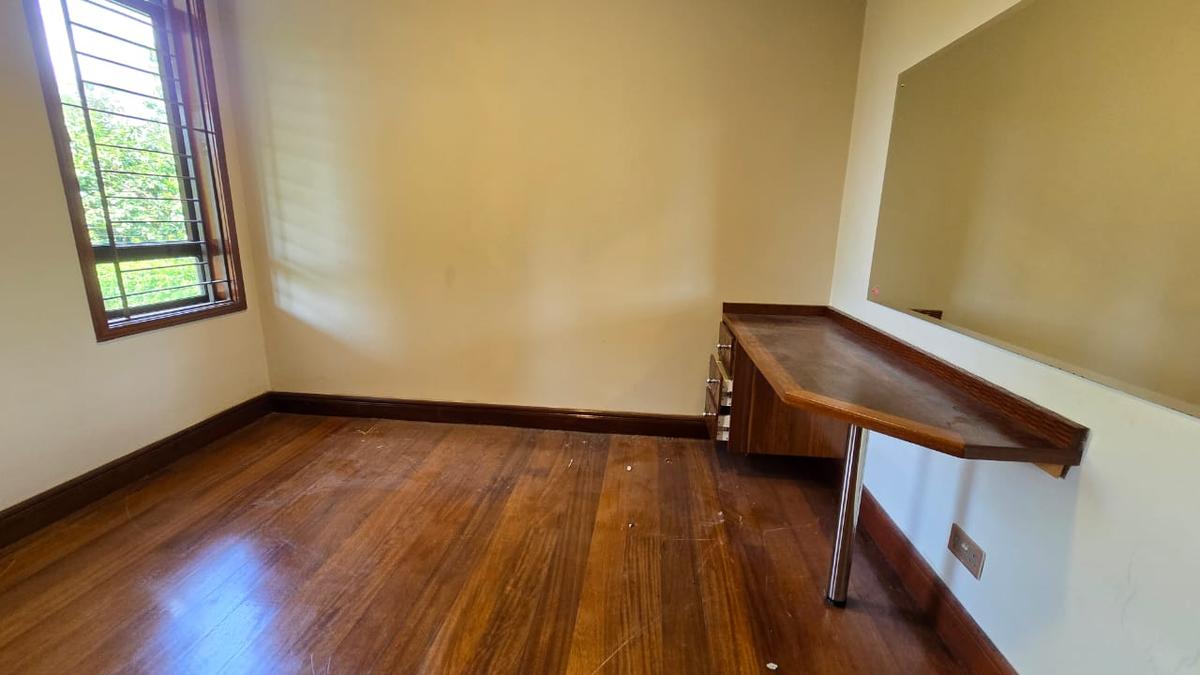4 Bed House with En Suite in Runda - 14