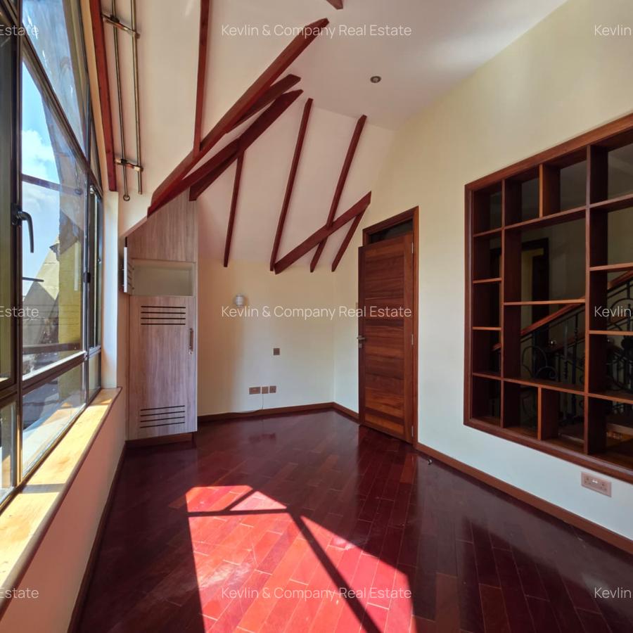 5 Bed Villa with En Suite in Lavington - 14