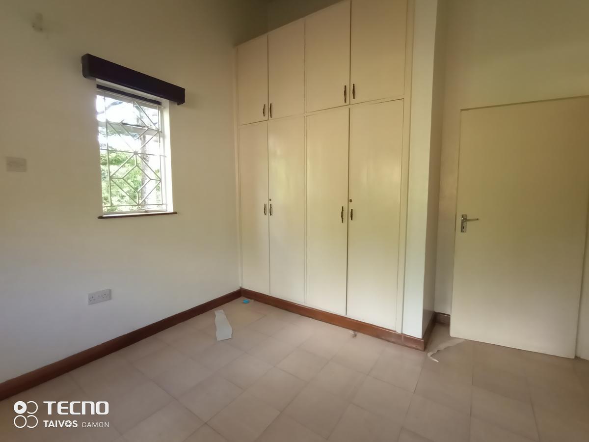 4 Bed House with En Suite at Ibis Crescent - 13