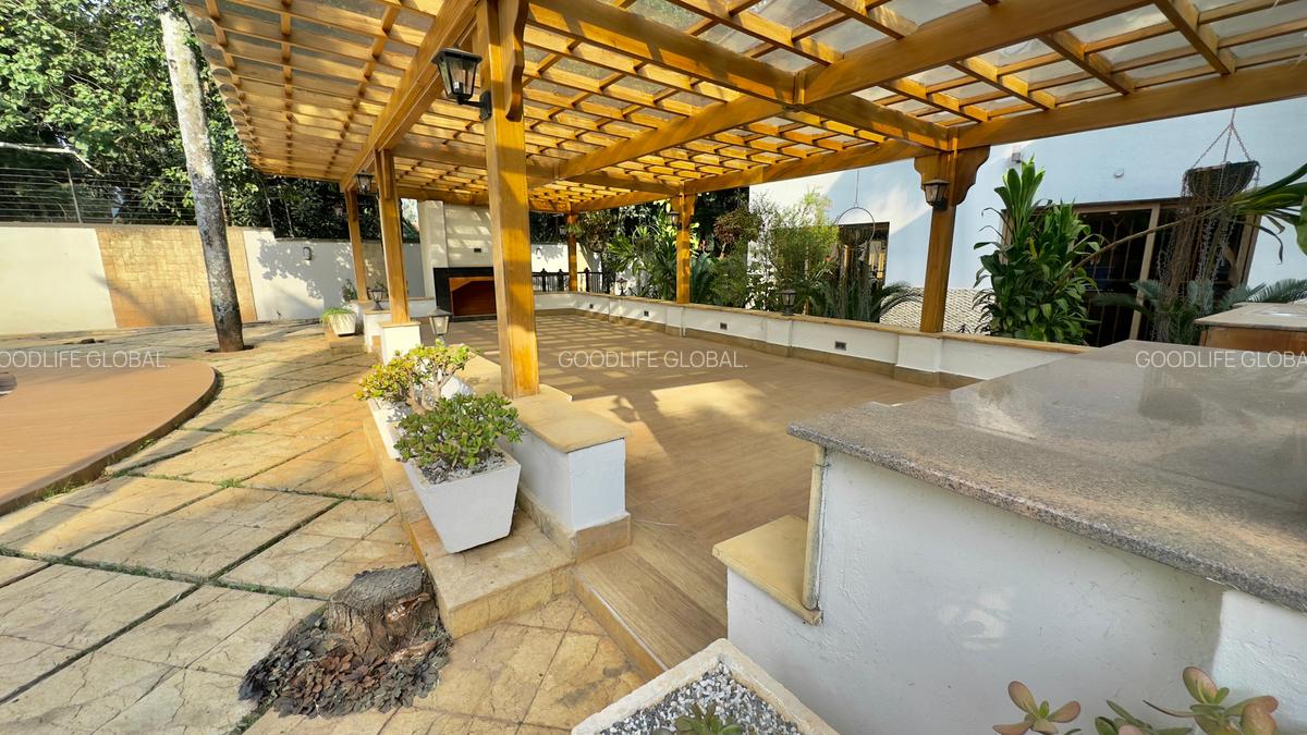 7 Bed House with En Suite at Kyuna - 18