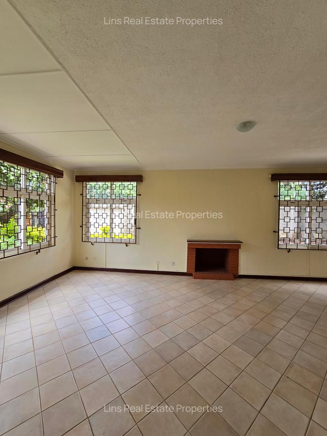 4 Bed Townhouse with En Suite in Lavington - 12