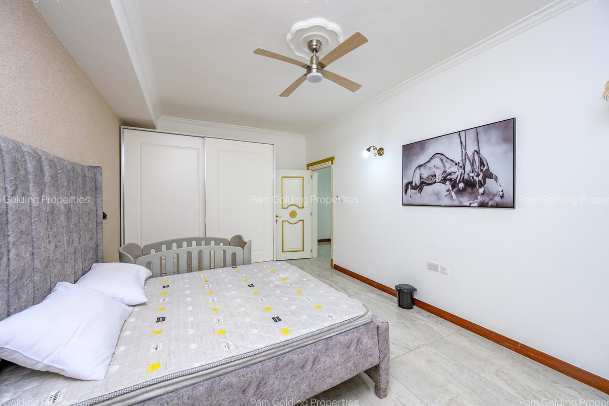 Serviced 2 Bed Apartment with En Suite at 1St Avenue - 6