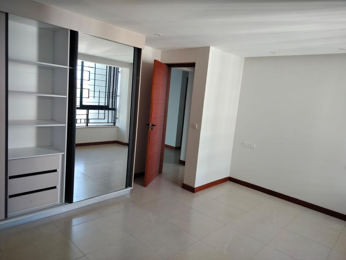 4 Bed Apartment with En Suite in Parklands - 9