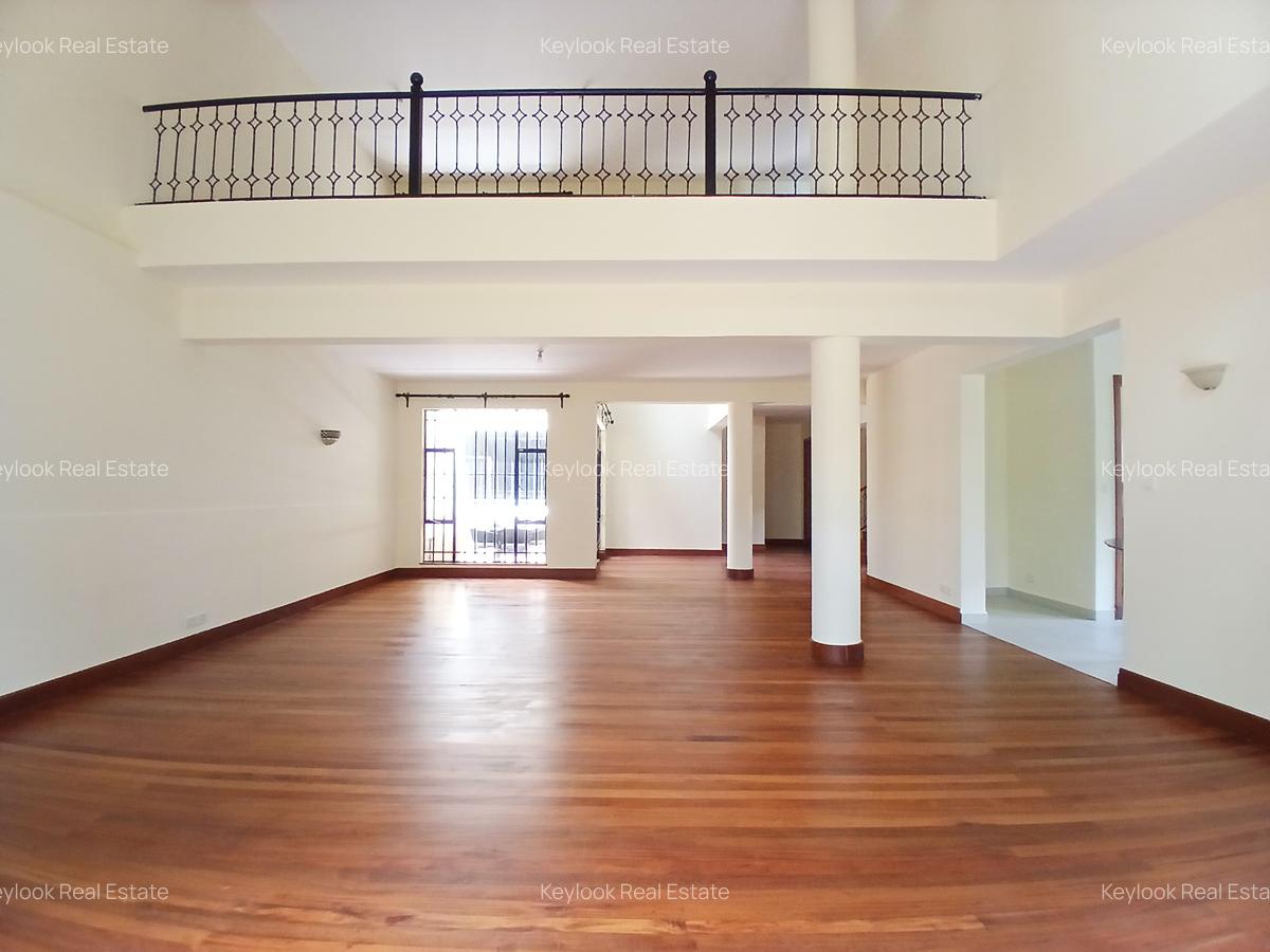 5 Bed Townhouse with En Suite at Lavington - 5