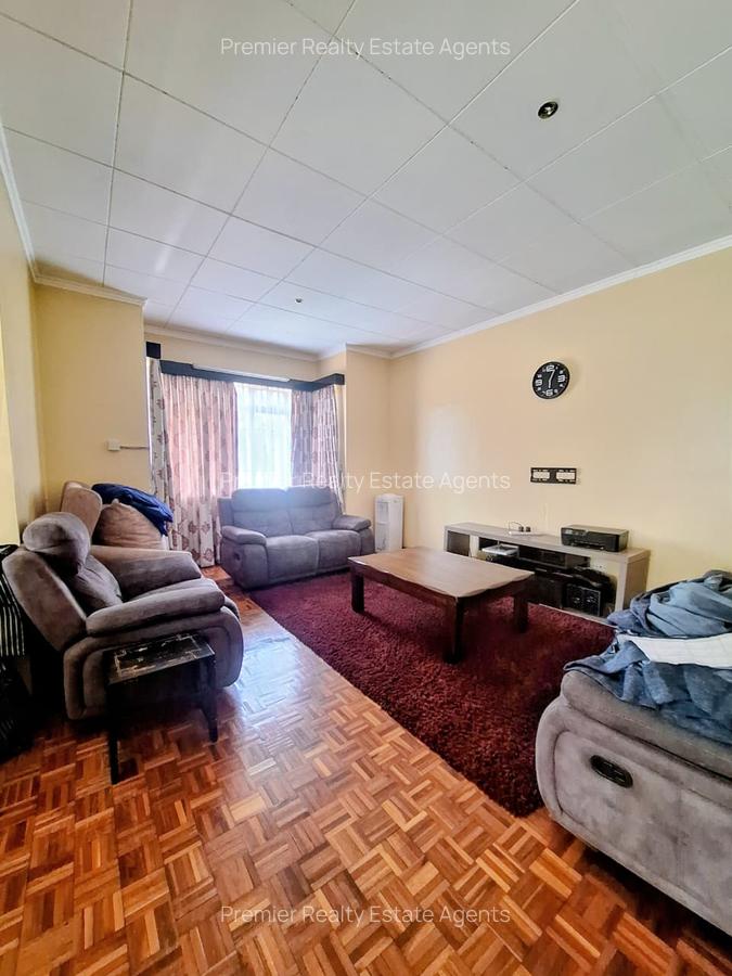 4 Bed House with En Suite at Lavington - 6