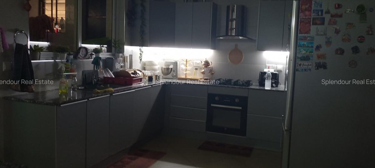 4 Bed Apartment with En Suite in Parklands - 6