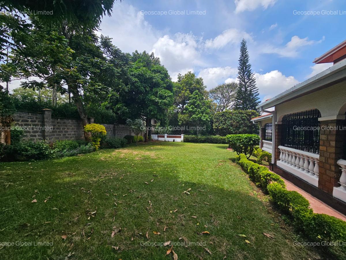 5 Bed House with En Suite in Rosslyn - 5
