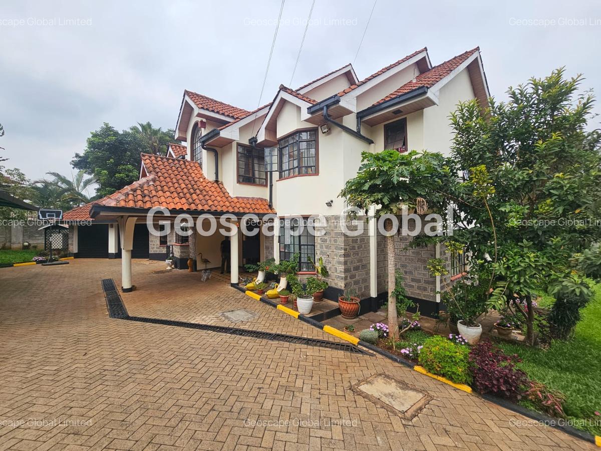5 Bed House with En Suite in Runda - 1