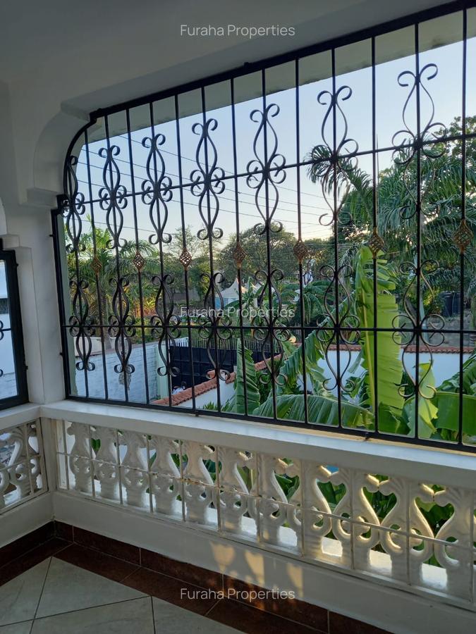 3 Bed Townhouse with En Suite at Bombolulu Estate - 10