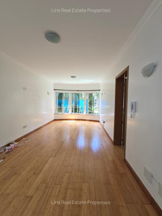 4 Bed Townhouse with En Suite in Riverside - 15