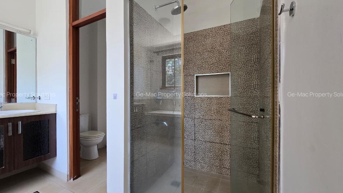 5 Bed Townhouse with En Suite in Lavington - 16