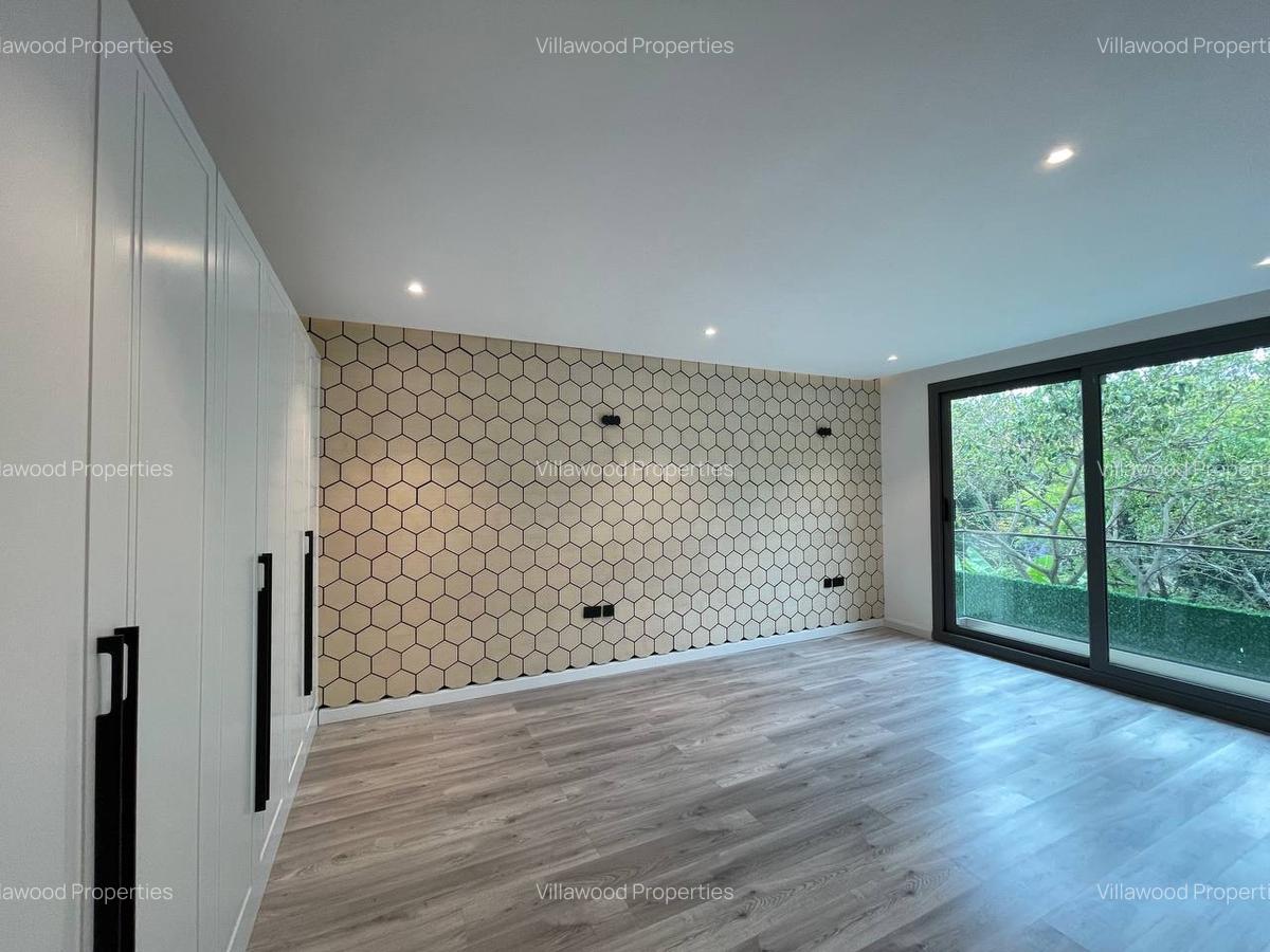 5 Bed Villa with En Suite in Lavington - 12