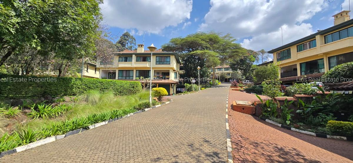 4 Bed Townhouse with En Suite in Kyuna - 2